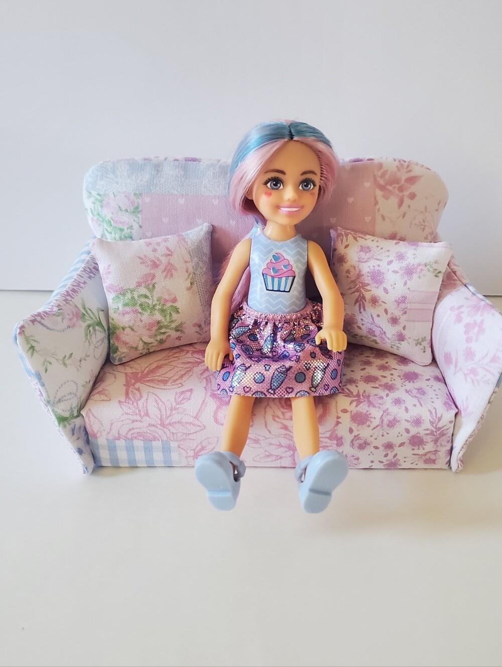 Miniature Dollhouse 1:12 Scale Sofa White Pink Patch Floral Maileg